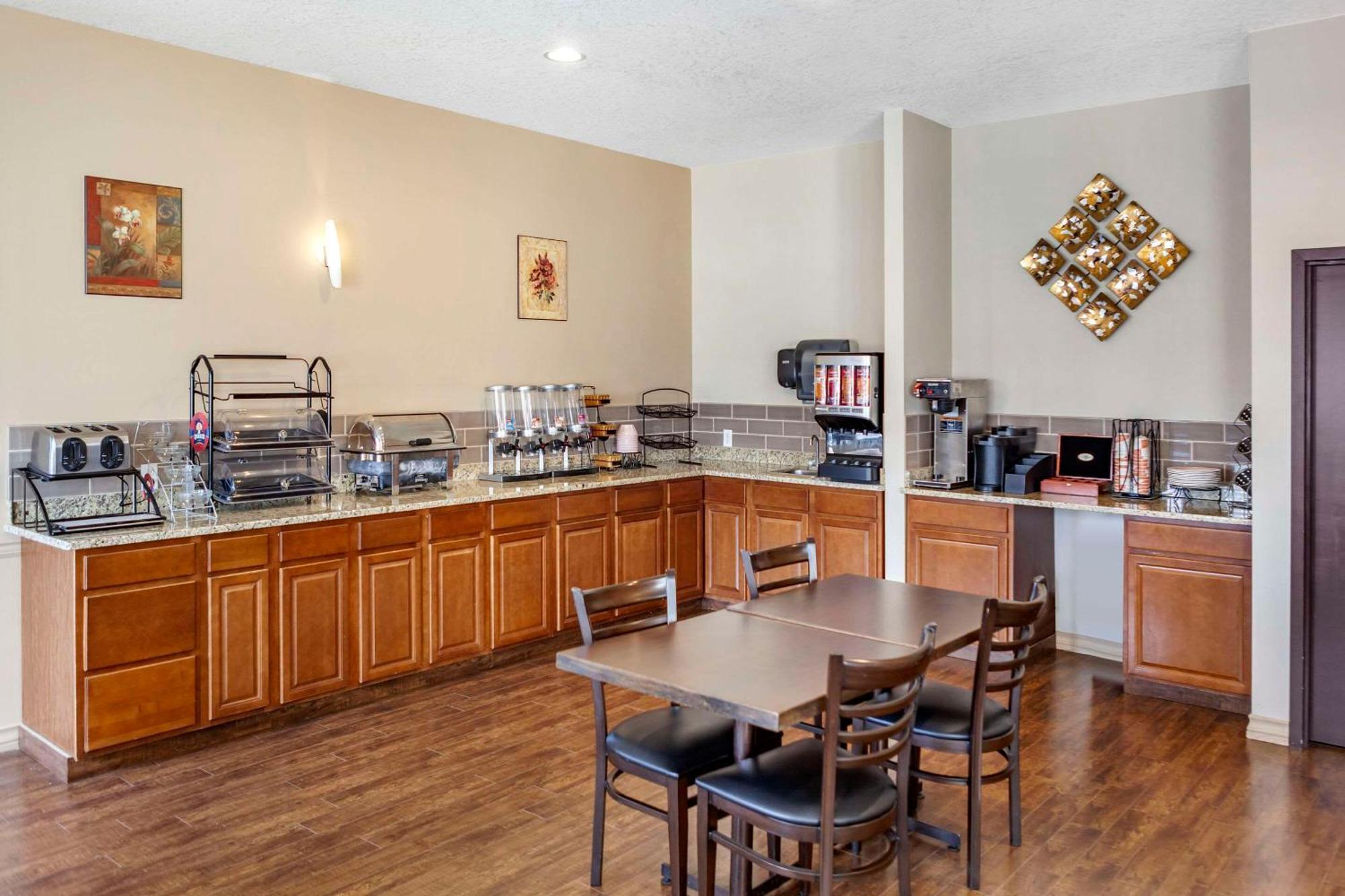 Quality Inn & Suites Edmonton International Airport Leduc Eksteriør bilde