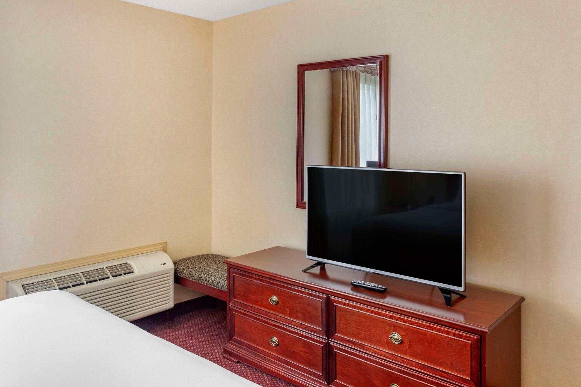 Quality Inn & Suites Edmonton International Airport Leduc Eksteriør bilde