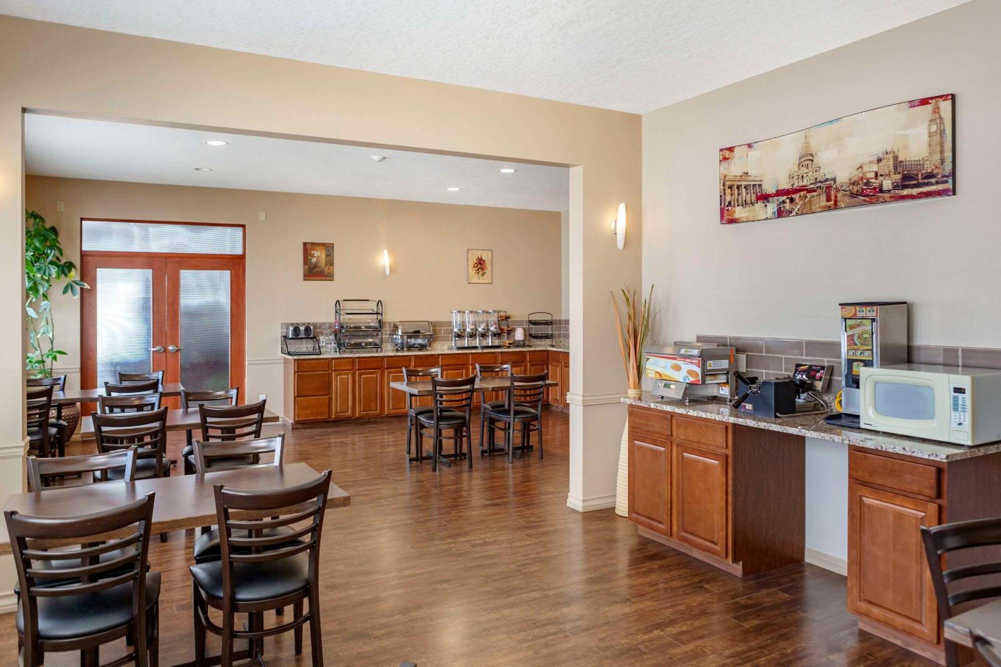 Quality Inn & Suites Edmonton International Airport Leduc Eksteriør bilde