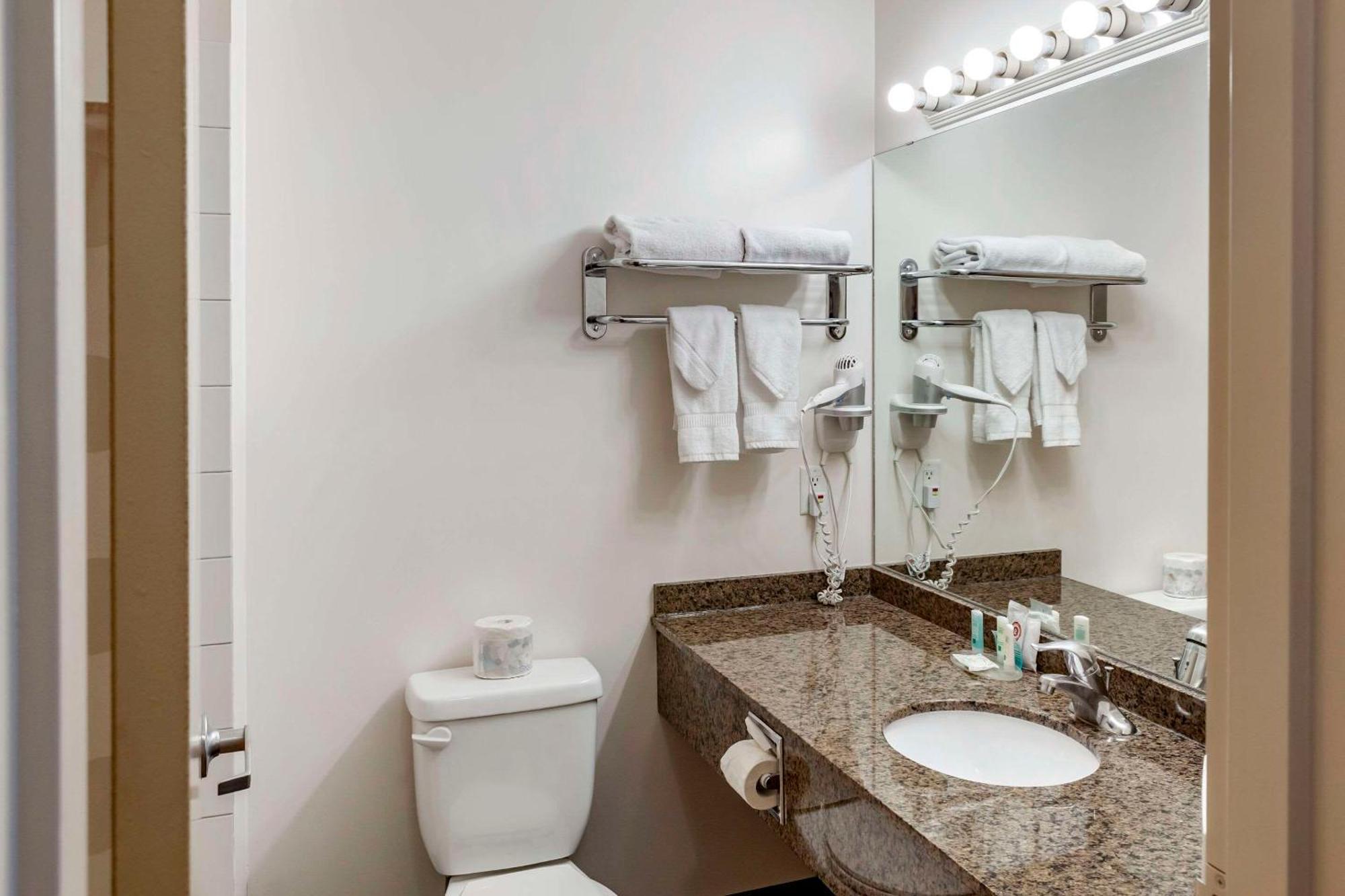 Quality Inn & Suites Edmonton International Airport Leduc Eksteriør bilde