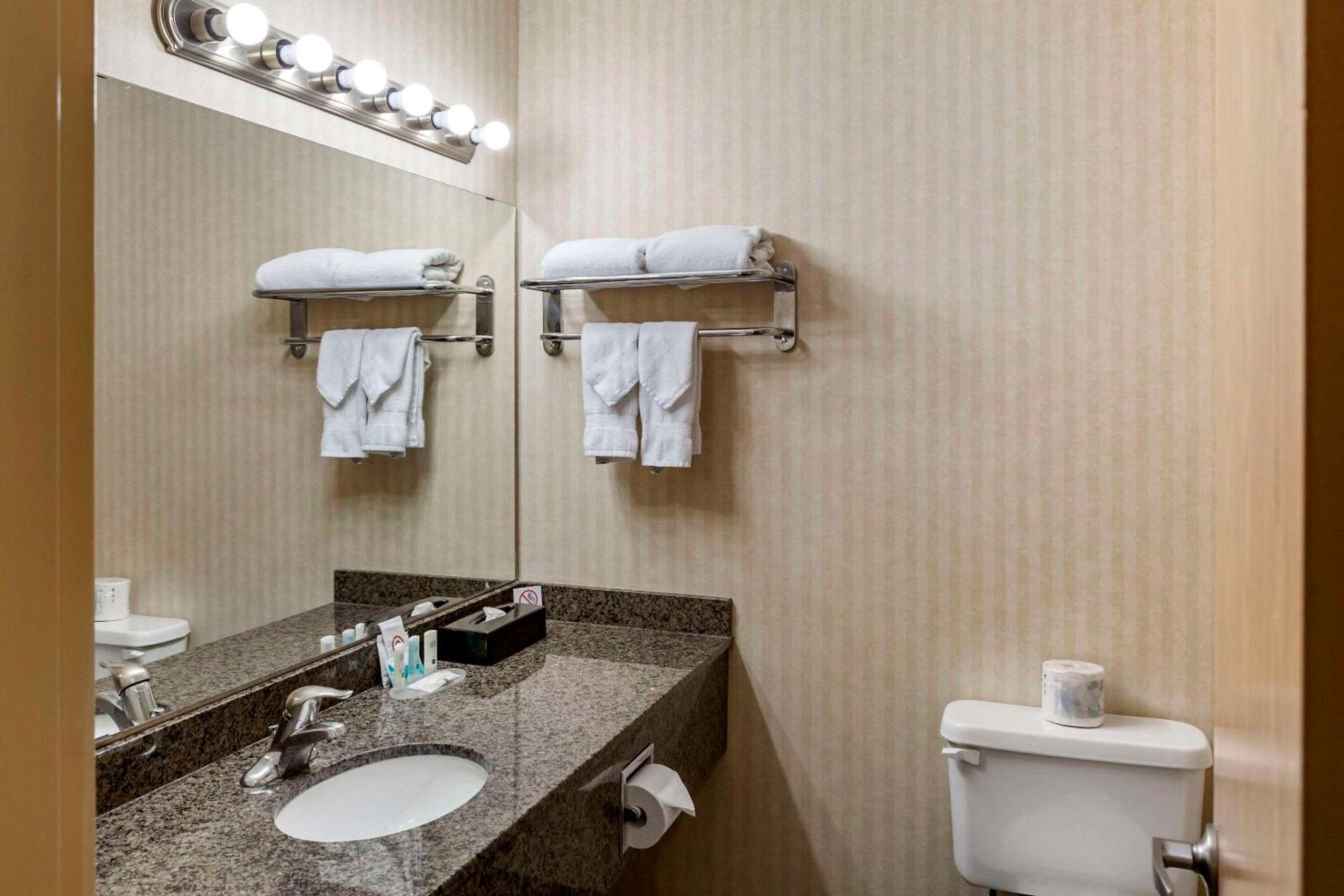 Quality Inn & Suites Edmonton International Airport Leduc Eksteriør bilde