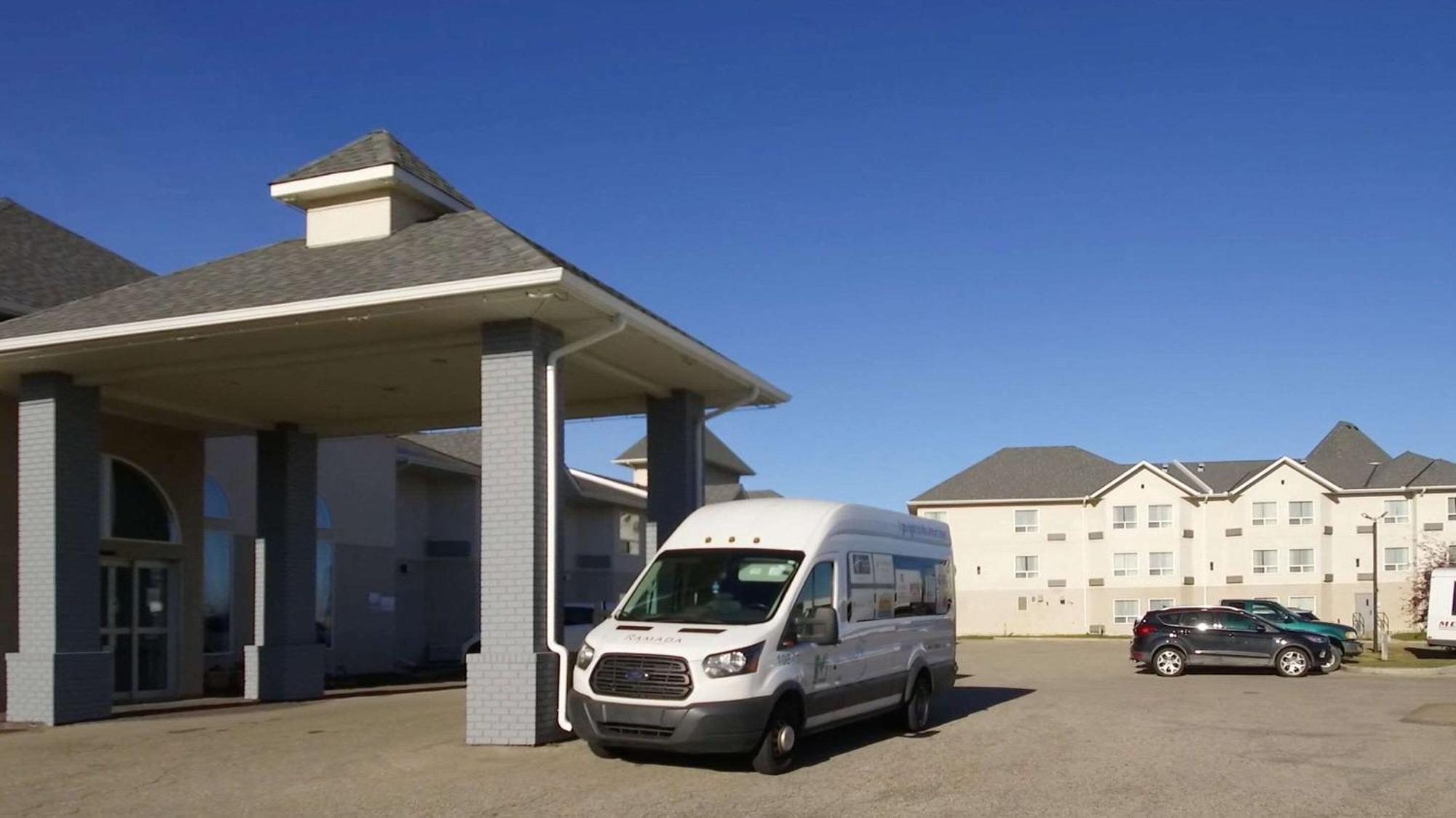 Quality Inn & Suites Edmonton International Airport Leduc Eksteriør bilde